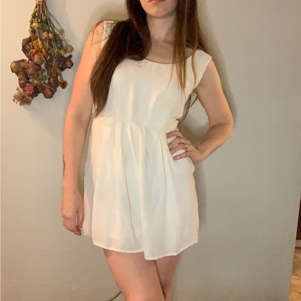 Beachy Angie White Romper Women’s M with Pockets